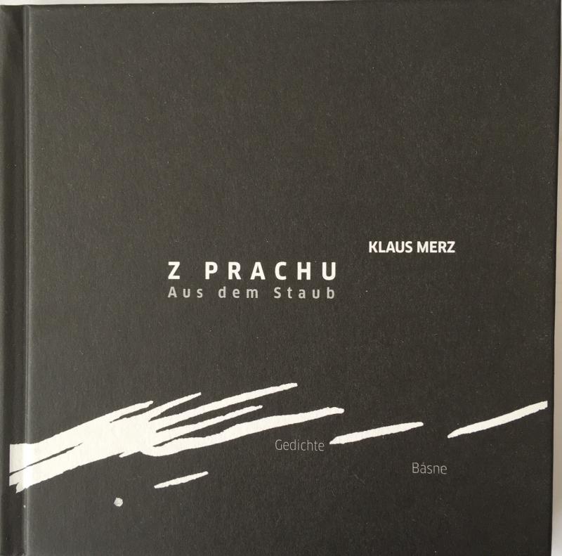 Kniha: Z prachu / Aus dem Staub - Klaus Merz